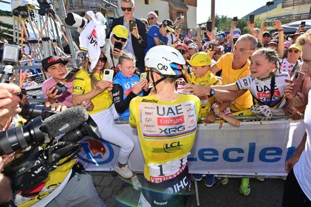 Tour de France 2026 Stage 19 ALPE D HUEZ, FRANCE - JULY 24 : Pogacar Tadej (SLO) of UAE Team Emirates - XRG celebrates the victory after stage 19 of the 113rd edition of Tour de France an UCI World Tour 2.UWT cycling road race stage for Men Elite of 128 km with start in Gap and finish in Alpe d Huez on July 24, 2026 in Alpe d Huez, France, 24 07 2026 Alpe d Huez France  Copyright: xPetexGodingx
