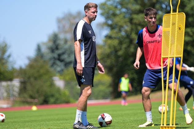 24.07.2026, Bad Wörishofen, Deutschland. 2. Bundesliga: Der SV Darmstadt 98 absolviert das Abschlusstraining im Sommertrainingslager vor dem Testspiel. Cheftrainer Florian Kohfeldt (SV Darmstadt 98) *** July 24, 2026, Bad Wörishofen, Germany, 2. Bundesliga: SV Darmstadt 98 completes its final training session at summer training camp ahead of the exhibition match. Head Coach Florian Kohfeldt, SV Darmstadt 98