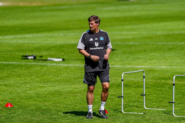 Merlin Polzin (Hamburger SV, Trainer) AUT, Training Hamburger SV, Fussball, 1. Bundesliga, Saison 2026 2027, 24.07.2026 AUT, Training Hamburger SV, Fussball, 1. Bundesliga, Saison 2026 2027, 24.07.2026 Oberlängenfeld *** Merlin Polzin, Hamburger SV, Coach (AUT), Hamburger SV Training, Soccer, Bundesliga 1, 2026–2027 Season, July 24, 2026 (AUT), Hamburger SV Training, Soccer, Bundesliga 1, 2026–2027 Season, July 24, 2026, Oberlängenfeld Copyright: xEibner-Pressefoto MarcelxvonxFehrnx EP_MFN
