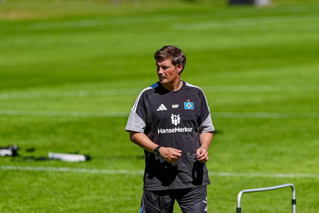 Merlin Polzin (Hamburger SV, Trainer) AUT, Training Hamburger SV, Fussball, 1. Bundesliga, Saison 2026 2027, 24.07.2026 AUT, Training Hamburger SV, Fussball, 1. Bundesliga, Saison 2026 2027, 24.07.2026 Oberlängenfeld *** Merlin Polzin, Hamburger SV, Coach (AUT), Hamburger SV Training, Soccer, Bundesliga 1, 2026–2027 Season, July 24, 2026 (AUT), Hamburger SV Training, Soccer, Bundesliga 1, 2026–2027 Season, July 24, 2026, Oberlängenfeld Copyright: xEibner-Pressefoto MarcelxvonxFehrnx EP_MFN