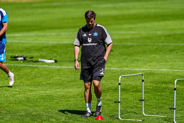 Merlin Polzin (Hamburger SV, Trainer) AUT, Training Hamburger SV, Fussball, 1. Bundesliga, Saison 2026 2027, 24.07.2026 AUT, Training Hamburger SV, Fussball, 1. Bundesliga, Saison 2026 2027, 24.07.2026 Oberlängenfeld *** Merlin Polzin, Hamburger SV, Coach (AUT), Hamburger SV Training, Soccer, Bundesliga 1, 2026–2027 Season, July 24, 2026 (AUT), Hamburger SV Training, Soccer, Bundesliga 1, 2026–2027 Season, July 24, 2026, Oberlängenfeld Copyright: xEibner-Pressefoto MarcelxvonxFehrnx EP_MFN