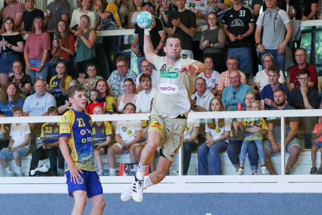 24.07.2026 ,xgox, Handball - Testspiel VfL Wittingen - TSV Hannover-Burgdorf emspor, v.l. Hannes Feise (Hannover, 56) wirft Tor, Torschuetze, erzielt Tor, Treffer, scores the goal Wittingen *** July 24, 2026, xgox, Handball Exhibition Match: VfL Wittingen vs. TSV Hannover Burgdorf, emspor, from left: Hannes Feise (Hannover), 56, takes a shot, goal scorer, scores a goal, Wittingen