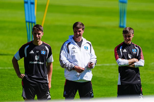 Loic FavÃ (Hamburger SV, Co-Trainer), Merlin Polzin (Hamburger SV, Trainer), Max Bergmann (Hamburger SV, Co-Trainer) AUT, Training Hamburger SV, Fussball, 1. Bundesliga, Saison 2026 2027, 24.07.2026 AUT, Training Hamburger SV, Fussball, 1. Bundesliga, Saison 2026 2027, 24.07.2026 Oberlängenfeld *** Loic Favo Hamburger SV, Assistant Coach; Merlin Polzin, Hamburger SV, Head Coach; Max Bergmann, Hamburger SV, Assistant Coach (AUT); Hamburger SV Training, Soccer, Bundesliga 1, 2026–2027 Season, July 24, 2026, Austria, Training, Hamburger SV, Soccer, Bundesliga 1, 2026–2027 Season, July 24, 2026, Oberlängenfeld Copyright: xEibner-Pressefoto MarcelxvonxFehrnx EP_MFN
