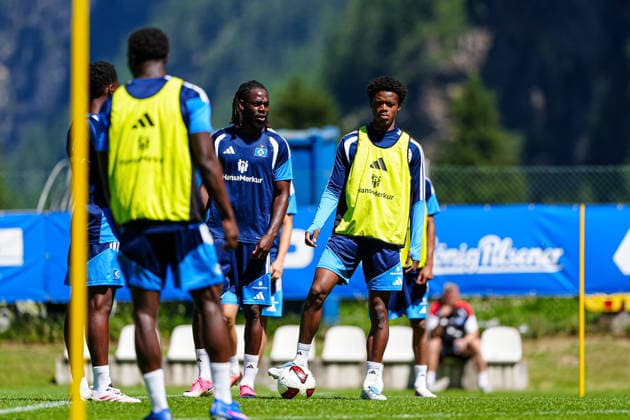 Jordan Torunarigha (Hamburgr SV, 25), Warmed Omari (Hamburger SV, 17) AUT, Training Hamburger SV, Fussball, 1. Bundesliga, Saison 2026 2027, 24.07.2026 AUT, Training Hamburger SV, Fussball, 1. Bundesliga, Saison 2026 2027, 24.07.2026 Oberlängenfeld *** Jordan Torunarigha, Hamburger SV, 25, Warmed Omari, Hamburger SV, 17 AUT, Hamburger SV practice, soccer, Bundesliga 1, 2026–2027 season, July 24, 2026 AUT, Training: Hamburger SV, Soccer, Bundesliga 1, 2026–2027 Season, July 24, 2026 Oberlängenfeld Copyright: xEibner-Pressefoto MarcelxvonxFehrnx EP_MFN