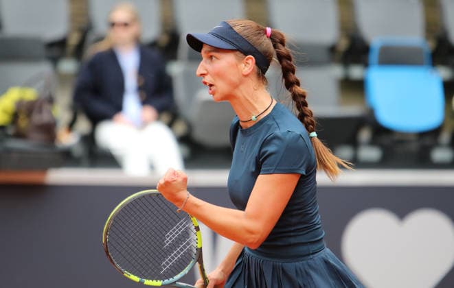 MSC Hamburg Ladies Open WTA, Tennis Damen 250) am Rothenbaum: Tamara Korpatsch (Deutschland) im Viertelfinale. Die Deutsche ballt die linke Faust nach dem Gewinn des ersten Satzes. *** MSC Hamburg Ladies Open WTA 250 at Rothenbaum: Tamara Korpatsch of Germany Advances to the Quarterfinals; The German player clenches her left fist after winning the first set