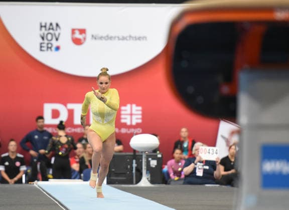 24.07.2026, xhbx, Turnen DM Finals 2026, Mehrkampf Frauen v.l. Karina Schönmaier (TuS 1861 Chemnitz-Altendorf) Sprung (DFL DFB REGULATIONS PROHIBIT ANY USE OF PHOTOGRAPHS as IMAGE SEQUENCES and or QUASI-VIDEO) Hannover *** July 24, 2026, xhbx, 2026 German Gymnastics Championships Finals, Women’s All-Around, left: Karina Schönmaier, TuS 1861 Chemnitz Altendorf, Vault. DFL and DFB regulations prohibit any use of photographs as image sequences and or quasi-video. Hanover