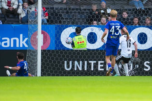 Rosenborg - Manchester United, ManU treningskamp 2026. Trondheim 20260724. Manchester Uniteds Harry Amass scorer 4-0 under treningskampen i fotball mellom Rosenborg og Manchester United pa Lerkendal stadion. Foto: Ole Martin Wold NTB Trondheim Norge EDITORIAL USE ONLY. RESTRICTED USE FOR BETTING COMPANIES Ref:_SPO48ht8y7fN2g.jpg *** Rosenborg vs. Manchester United, friendly match 2026 Trondheim 20260724 Manchester United s Harry Amass scores 4-0 during the soccer friendly between Rosenborg and Manchester United at Lerkendal Stadium. Photo: Ole Martin Wold, NTB, Trondheim, Norway. EDITORIAL USE ONLY. RESTRICTED USE FOR BETTING COMPANIES  Copyright: xOlexMartinxWoldx xNTBx