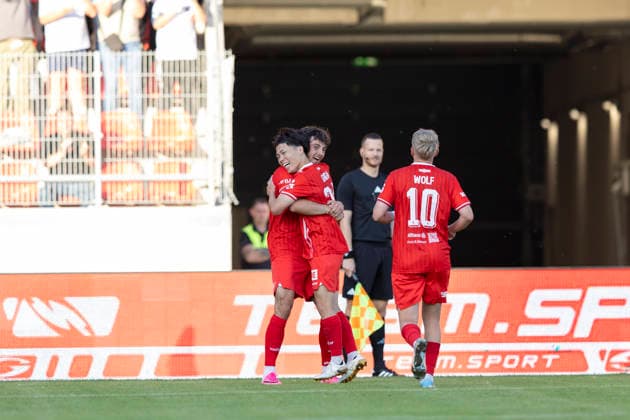 Regionalliga Nordost: FC Rot-Weiß Erfurt vs. BFC Dynamo; Erfurt; 24.07.2026 Hinata Gonda ( 34; FC Rot-Weiß Erfurt) (vorne), Dustin Forkel ( 17; FC Rot-Weiß Erfurt) (dahinter) und Marco Ferdinand Wolf ( 10; FC Rot-Weiß Erfurt) (rechts) Regionalliga Nordost: FC Rot-Weiß Erfurt vs. BFC Dynamo; Steigerwaldstadion Erfurt; 24.07.2026 *** Northeast Regional League: FC Rot Weiß Erfurt vs. BFC Dynamo Erfurt, July 24, 2026. Hinata Gonda (34, FC Rot Weiß Erfurt) in the foreground, Dustin Forkel 17 (FC Rot Weiß Erfurt) behind him, and Marco Ferdinand Wolf 10 (FC Rot Weiß Erfurt) on the right. Northeast Regional League: FC Rot Weiß Erfurt vs. BFC Dynamo at Steigerwaldstadion, Erfurt, July 24, 2026 Copyright: xBEAUTIFULxSPORTS Duehringx