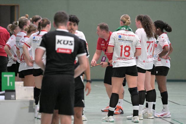 Lars Fassbender (HSV Solingen-Graefrath, Trainer) im Time Out TusSies Metzingen vs. HSG Solingen-Graefrath, Handball, Vorbereitung, Testspiel, Saison 2026 2027 24.07.2026 TusSies Metzingen vs. HSG Solingen-Graefrath, Handball, Vorbereitung, Testspiel, Saison 2026 2027 24.07.2026 Oeschhalle *** Lars Fassbender, HSV Solingen Graefrath, coach during a timeout in the TusSies Metzingen vs. HSG Solingen Graefrath game, Handball, Preseason, Friendly Match, 2026–2027 Season, July 24, 2026, TusSies Metzingen vs. HSG Solingen Graefrath, Handball, preseason, exhibition game, 2026–2027 season, July 24, 2026, Oeschhalle Copyright: xEibner-Pressefotox EP_TBR