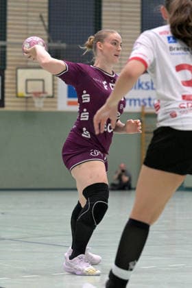Charlotte Kaehr (TusSies Metzingen, 56) am mit Ball TusSies Metzingen vs. HSG Solingen-Graefrath, Handball, Vorbereitung, Testspiel, Saison 2026 2027 24.07.2026 TusSies Metzingen vs. HSG Solingen-Graefrath, Handball, Vorbereitung, Testspiel, Saison 2026 2027 24.07.2026 Oeschhalle *** Charlotte Kaehr, TusSies Metzingen, age 56, with the ball; TusSies Metzingen vs. HSG Solingen Graefrath, Handball, preseason, exhibition game, 2026–2027 season, July 24, 2026, TusSies Metzingen vs. HSG Solingen Graefrath, Handball, Preseason, Friendly Match, 2026–2027 Season, July 24, 2026, Oeschhalle Copyright: xEibner-Pressefotox EP_TBR