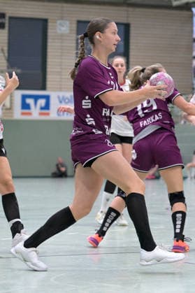 Marie Luisa Stumpf (TusSies Metzingen, 24) am mit Ball TusSies Metzingen vs. HSG Solingen-Graefrath, Handball, Vorbereitung, Testspiel, Saison 2026 2027 24.07.2026 TusSies Metzingen vs. HSG Solingen-Graefrath, Handball, Vorbereitung, Testspiel, Saison 2026 2027 24.07.2026 Oeschhalle *** Marie Luisa Stumpf, TusSies Metzingen, 24, with the ball in the TusSies Metzingen vs. HSG Solingen Graefrath match, Handball, Preseason, Friendly Match, 2026–2027 Season, July 24, 2026, TusSies Metzingen vs. HSG Solingen Graefrath, Handball, Preseason, Friendly, 2026–2027 Season, July 24, 2026, Oeschhalle Copyright: xEibner-Pressefotox EP_TBR