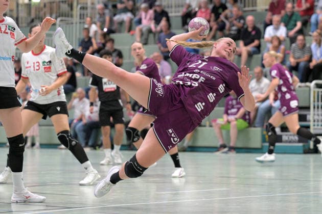 Svenja Demmel (TusSies Metzingen, 21) beim Wurf Tor TusSies Metzingen vs. HSG Solingen-Graefrath, Handball, Vorbereitung, Testspiel, Saison 2026 2027 24.07.2026 TusSies Metzingen vs. HSG Solingen-Graefrath, Handball, Vorbereitung, Testspiel, Saison 2026 2027 24.07.2026 Oeschhalle *** Svenja Demmel, TusSies Metzingen, 21, scores a goal in the TusSies Metzingen vs. HSG Solingen Graefrath game, Handball, preseason, exhibition game, 2026–2027 season, July 24, 2026, TusSies Metzingen vs. HSG Solingen Graefrath, Handball, preseason, exhibition game, 2026–2027 season, July 24, 2026, Oeschhalle Copyright: xEibner-Pressefotox EP_TBR