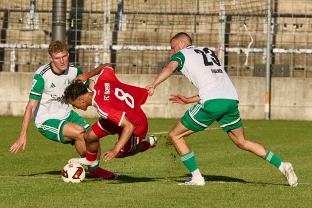 Regionalliga Bayern, FC Bayern München II vs SC Eltersdorf, München FC Bayern, München FC Bayern II (Amateure), Eltersdorf SC, 2026-07-24 in München (Stadion an der Grünwalder Straße) SADAT Mudaser (FC Bayern München II Offensives Mittelfeld Nr8-FCBII8), FEULNER Tom (SC Eltersdorf Zentrales Mittelfeld Nr23-SCE23), RIPPERT Felix (SC Eltersdorf Mittelfeld Nr42-SCE42) sportworld München Stadion an der Grünwalder Stra Bayern Deutschland *** Bavarian Regional League, FC Bayern Munich II vs. SC Eltersdorf, Munich FC Bayern, Munich FC Bayern II Amateurs, Eltersdorf SC, July 24, 2026, at the Grünwalder Straße Stadium in Munich SADAT Mudaser FC Bayern Munich II Attacking Midfielder No. 8 FCBII8, FEULNER Tom, SC Eltersdorf, Central Midfielder No. 23, SCE23, RIPPERT Felix, SC Eltersdorf, Midfielder No. 42, SCE42, sportworld, Munich, Grünwalder Straße Stadium, Bavaria, Germany