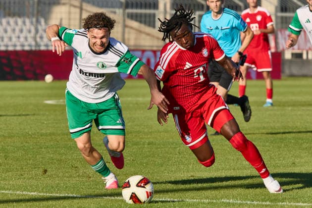 Regionalliga Bayern, FC Bayern München II vs SC Eltersdorf, München FC Bayern, München FC Bayern II (Amateure), Eltersdorf SC, 2026-07-24 in München (Stadion an der Grünwalder Straße) FLOROS Valantis (SC Eltersdorf Nr2-SCE2), HENTCHO NSEKE Aristide (FC Bayern München II Nr11-FCBII11) sportworld München Stadion an der Grünwalder Stra Bayern Deutschland *** Bavarian Regional League, FC Bayern Munich II vs. SC Eltersdorf, Munich FC Bayern, Munich FC Bayern II Amateurs, Eltersdorf SC, July 24, 2026, at the Grünwalder Straße Stadium in Munich: FLOROS Valantis (SC Eltersdorf, No. 2, SCE2), HENTCHO NSEKE Aristide (FC Bayern Munich II, No. 11, FCBII11), Sportworld, Grünwalder Straße Stadium, Munich, Bavaria, Germany