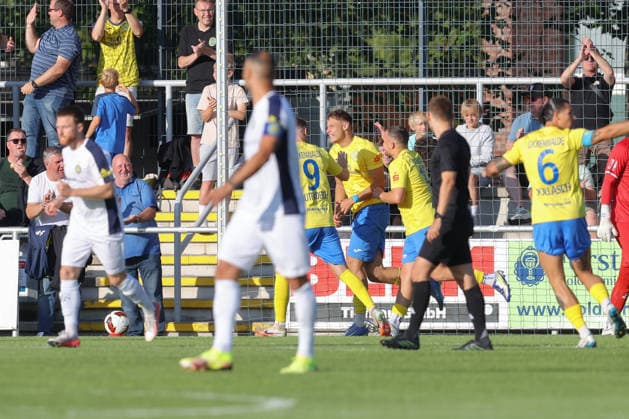 24.07.2026, xtgx, Fussball Regionalliga Nordost, FSV 63 Luckenwalde - 1. FC Lokomotive Leipzig, v.l. Felix Pilger (Luckenwalde) Jubel, Torjubel, jubelt ueber das Tor, celebrate the goal, celebration (DFL DFB REGULATIONS PROHIBIT ANY USE OF PHOTOGRAPHS as IMAGE SEQUENCES and or QUASI-VIDEO) Luckenwalde *** July 24, 2026, xtgx, Northeast Regional League Soccer, FSV 63 Luckenwalde 1 FC Lokomotive Leipzig, from left: Felix Pilger (Luckenwalde) celebrating, Goal celebration, celebrating the goal, DFL and DFB regulations prohibit any use of photographs as image sequences and or quasi-video, Luckenwalde