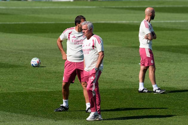 July 24, 2026, Valdebebas, Madrid, Spain: Jose Mourinho, head coach of Real Madrid, looks on during the Real Madrid training session held in collaboration with A.D. Alcorcon at Alfredo Di Stefano stadium on July 24, 2026, in Valdebebas, Madrid, Spain. Valdebebas Spain - ZUMAa181 20260724_zaa_a181_021 Copyright: xDennisxAgyemanx