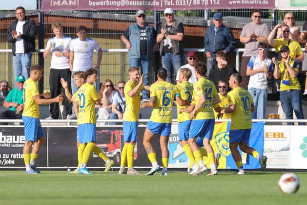 24.07.2026, xtgx, Fussball Regionalliga Nordost, FSV 63 Luckenwalde - 1. FC Lokomotive Leipzig, v.l. Felix Pilger (Luckenwalde) Jubel, Torjubel, jubelt ueber das Tor, celebrate the goal, celebration (DFL DFB REGULATIONS PROHIBIT ANY USE OF PHOTOGRAPHS as IMAGE SEQUENCES and or QUASI-VIDEO) Luckenwalde *** July 24, 2026, xtgx, Northeast Regional League Soccer, FSV 63 Luckenwalde 1 FC Lokomotive Leipzig, from left: Felix Pilger (Luckenwalde) celebrating, Goal celebration, celebrating the goal, DFL and DFB regulations prohibit any use of photographs as image sequences and or quasi-video, Luckenwalde