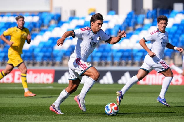 July 24, 2026, Valdebebas, Madrid, Spain: Gonzalo Garcia of Real Madrid CF runs with the ball during the Real Madrid training session held in collaboration with A.D. Alcorcon at Alfredo Di Stefano stadium on July 24, 2026, in Valdebebas, Madrid, Spain. Real Madrid Training Session  - ZUMAa181 20260724_zaa_a181_071 Copyright: xDennisxAgyemanx