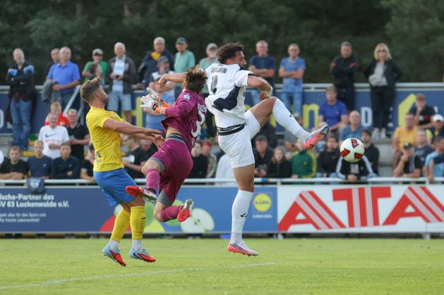 24.07.2026, xtgx, Fussball Regionalliga Nordost, FSV 63 Luckenwalde - 1. FC Lokomotive Leipzig, v.l. Ricky Bornschein (Lok Leipzig, 9) schiesst Tor, Torschuetze, erzielt Tor, Treffer, scores the goal 1:2 (DFL DFB REGULATIONS PROHIBIT ANY USE OF PHOTOGRAPHS as IMAGE SEQUENCES and or QUASI-VIDEO) Luckenwalde *** July 24, 2026, xtgx, Northeast Regional League, FSV 63 Luckenwalde 1 FC Lokomotive Leipzig, from left: Ricky Bornschein (Lok Leipzig), 9 scores a goal, Goal scorer, scores a goal, goal, scores the goal 1 2 DFL DFB REGULATIONS PROHIBIT ANY USE OF PHOTOGRAPHS as IMAGE SEQUENCES and or QUASI-VIDEO Luckenwalde