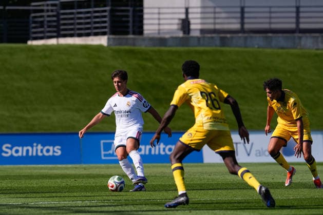 July 24, 2026, Valdebebas, Madrid, Spain: Arda Guler of Real Madrid CF drives the ball during the Real Madrid training session held in collaboration with A.D. Alcorcon at Alfredo Di Stefano stadium on July 24, 2026, in Valdebebas, Madrid, Spain. Valdebebas Spain - ZUMAa181 20260724_zaa_a181_094 Copyright: xDennisxAgyemanx