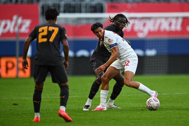 Galatasaray v Monza - Friendly LINZ, AUSTRIA - JULY 24: Galatasaray s Lesley Ugochukwu challenges an opponent for the ball during a preseason friendly against Italy s Monza at Raiffeisen Arena in Linz, Austria, on July 24, 2026. Akin Celiktas Anadolu Linz Austria. Editorial use only. Please get in touch for any other usage.  Copyright: x2026xAnadoluxAkinxCeliktasx