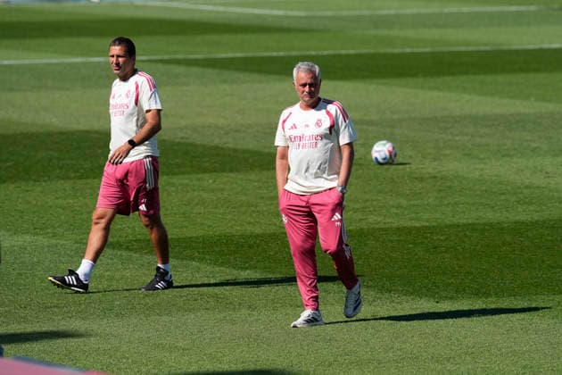 July 24, 2026, Valdebebas, Madrid, Spain: Jose Mourinho, head coach of Real Madrid, looks on during the Real Madrid training session held in collaboration with A.D. Alcorcon at Alfredo Di Stefano stadium on July 24, 2026, in Valdebebas, Madrid, Spain. Valdebebas Spain - ZUMAa181 20260724_zaa_a181_117 Copyright: xDennisxAgyemanx