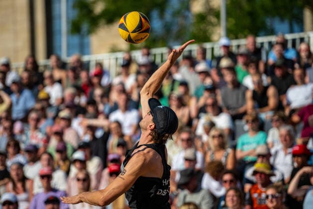 Eintracht Spontent (schwarz) gegen Hauptstadt Beacher (weiß) - Halbfinale Männer - Beach volleyball, Beachvolleyball - Die Finals 2026 (24.07.2026, Opernplatz (Hannover, GER), *** Eintracht Spontent (black) vs. Hauptstadt Beacher (white) Men s Beach Volleyball Semifinal, The Finals 2026, July 24, 2026, Opernplatz, Hanover, GER, Copyright: xJanxGuentherx