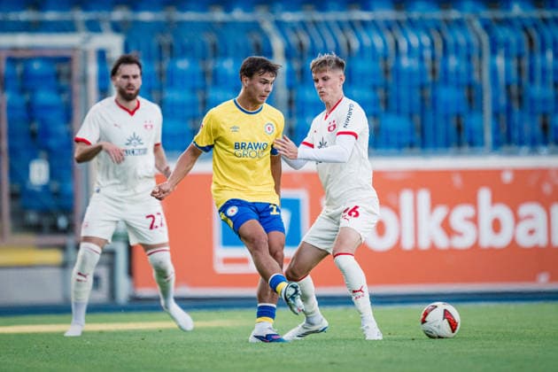 Testspiel: Eintracht Braunschweig vs. FC Southampton, 24.07.2026 Max Marie (Eintracht Braunschweig, 15), Cam Bragg (Southampton FC, 26) Zweikampf; Fußball, Testspiel: Eintracht Braunschweig vs. FC Southampton am 24.07.2026 im Eintracht-Stadion, Braunschweig DFL REGULATIONS PROHIBIT ANY USE OF PHOTOGRAPHS AS IMAGE SEQUENCES AND OR QUASI-VIDEO. *** Friendly Match: Eintracht Braunschweig vs. FC Southampton, July 24, 2026; Max Marie, Eintracht Braunschweig, 15, Cam Bragg, Southampton FC, 26, tackle, soccer, friendly match between Eintracht Braunschweig and FC Southampton on July 24, 2026, at Eintracht Stadium, Braunschweig. DFL regulations prohibit any use of photographs as image sequences and or quasi-video. Copyright: xBEAUTIFULxSPORTS Tonhäuserx