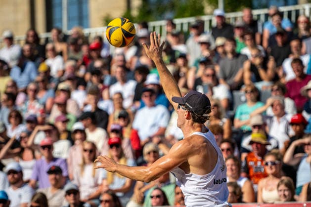 Eintracht Spontent (schwarz) gegen Hauptstadt Beacher (weiß) - Halbfinale Männer - Beach volleyball, Beachvolleyball - Die Finals 2026 (24.07.2026, Opernplatz (Hannover, GER), *** Eintracht Spontent (black) vs. Hauptstadt Beacher (white) Men s Beach Volleyball Semifinal, The Finals 2026, July 24, 2026, Opernplatz, Hanover, GER, Copyright: xJanxGuentherx