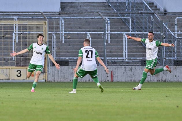 Regionalliga Bayern; FC Bayern München II - SC Eltersdorf; 24.07.2026 MUNICH, GERMANY - 24. JULY: Jubel der Gäste nach dem Treffer zum 0-1 durch Leo SOMMER (SC Eltersdorf 8) Tor Torschuetze Freude Happy während dem Match der Regionalliga Bayern zwischen den Amateuren des FC Bayern München und dem SC Eltersdorf am 1. Spieltag im Grünwalder Stadion *** Bavarian Regional League: FC Bayern Munich II vs. SC Eltersdorf, July 24, 2026, MUNICH, GERMANY July 24 The visiting fans celebrate after Leo SOMMER scores the 0–1 goal SC Eltersdorf 8 Goal Scorer Joy Happy during the Bavarian Regional League match between FC Bayern Munich’s amateurs and SC Eltersdorf on Matchday 1 at the GrünwalStadium Copyright: xBEAUTIFULxSPORTS Goldbergx