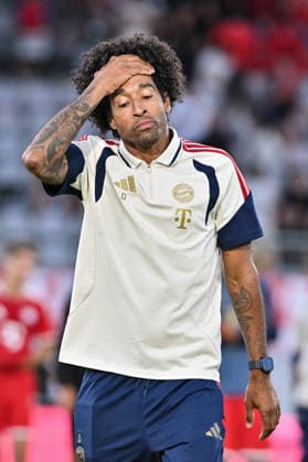 Regionalliga Bayern; FC Bayern München II - SC Eltersdorf; 24.07.2026 MUNICH, GERMANY - 24. JULY: im Bild ein niedergeschlagener DANTE Bonfim Costa Santos Cheftrainer FC Bayern München II Einzelfoto Freisteller nach dem Match der Regionalliga Bayern zwischen den Amateuren des FC Bayern München und dem SC Eltersdorf am 1. Spieltag im Grünwalder Stadion *** Bavarian Regional League: FC Bayern Munich II vs. SC Eltersdorf, July 24, 2026, MUNICH, GERMANY July 24. Pictured: a dejected DANTE Bonfim Costa Santos, head coach of FC Bayern Munich II. Isolated photo taken after the Bavarian Regional League match between the FC Bayern Munich amateurs and SC Eltersdorf on Matchday 1 at Grünwalder Stadium. Copyright: xBEAUTIFULxSPORTS Goldbergx