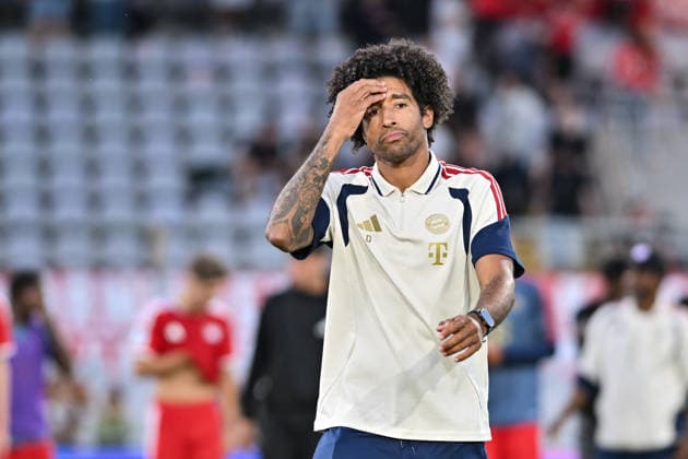 Regionalliga Bayern; FC Bayern München II - SC Eltersdorf; 24.07.2026 MUNICH, GERMANY - 24. JULY: im Bild ein niedergeschlagener DANTE Bonfim Costa Santos Cheftrainer FC Bayern München II Einzelfoto Freisteller nach dem Match der Regionalliga Bayern zwischen den Amateuren des FC Bayern München und dem SC Eltersdorf am 1. Spieltag im Grünwalder Stadion *** Bavarian Regional League: FC Bayern Munich II vs. SC Eltersdorf, July 24, 2026, MUNICH, GERMANY July 24. Pictured: a dejected DANTE Bonfim Costa Santos, head coach of FC Bayern Munich II. Isolated photo taken after the Bavarian Regional League match between the FC Bayern Munich amateurs and SC Eltersdorf on Matchday 1 at Grünwalder Stadium. Copyright: xBEAUTIFULxSPORTS Goldbergx