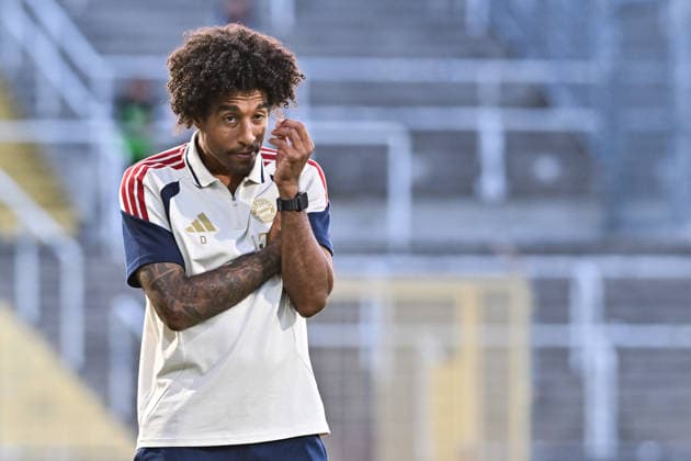 Regionalliga Bayern; FC Bayern München II - SC Eltersdorf; 24.07.2026 MUNICH, GERMANY - 24. JULY: im Bild ein nachdenklicher DANTE Bonfim Costa Santos Cheftrainer FC Bayern München II Einzelfoto Freisteller während dem Match der Regionalliga Bayern zwischen den Amateuren des FC Bayern München und dem SC Eltersdorf am 1. Spieltag im Grünwalder Stadion *** Bavarian Regional League: FC Bayern Munich II vs. SC Eltersdorf, July 24, 2026, MUNICH, GERMANY July 24. Pictured: a pensive DANTE Bonfim Costa Santos, head coach of FC Bayern Munich II. Isolated photo taken during the Bavarian Regional League match between the FC Bayern Munich reserves and SC Eltersdorf on Matchday 1 at Grünwalder Stadium. Copyright: xBEAUTIFULxSPORTS Goldbergx