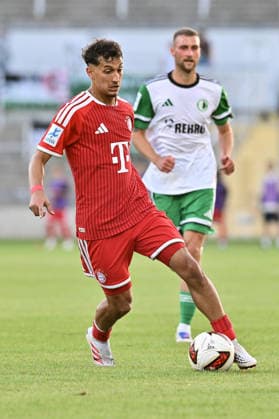 Regionalliga Bayern; FC Bayern München II - SC Eltersdorf; 24.07.2026 MUNICH, GERMANY - 24. JULY: am BAll Mudaser SADAT (FC Bayern München II 8) während dem Match der Regionalliga Bayern zwischen den Amateuren des FC Bayern München und dem SC Eltersdorf am 1. Spieltag im Grünwalder Stadion *** Bavarian Regional League: FC Bayern Munich II vs. SC Eltersdorf, July 24, 2026, MUNICH, GERMANY July 24 at the Ball Mudaser SADAT FC Bayern Munich II 8 during the Bavarian Regional League match between the FC Bayern Munich reserves and SC Eltersdorf on Matchday 1 at Grünwalder Stadium Copyright: xBEAUTIFULxSPORTS Goldbergx
