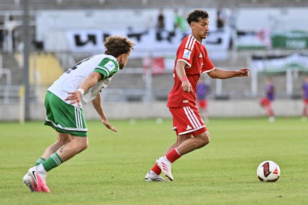 Regionalliga Bayern; FC Bayern München II - SC Eltersdorf; 24.07.2026 MUNICH, GERMANY - 24. JULY: im Duell Valantis FLOROS (SC Eltersdorf 2) und Mudaser SADAT (FC Bayern München II 8) während dem Match der Regionalliga Bayern zwischen den Amateuren des FC Bayern München und dem SC Eltersdorf am 1. Spieltag im Grünwalder Stadion *** Bavarian Regional League: FC Bayern Munich II vs. SC Eltersdorf, July 24, 2026, MUNICH, GERMANY July 24 in the matchup between Valantis FLOROS of SC Eltersdorf 2 and Mudaser SADAT of FC Bayern Munich II 8 during the Bavarian Regional League match between the FC Bayern Munich reserves and SC Eltersdorf on Matchday 1 at Grünwalder Stadium Copyright: xBEAUTIFULxSPORTS Goldbergx