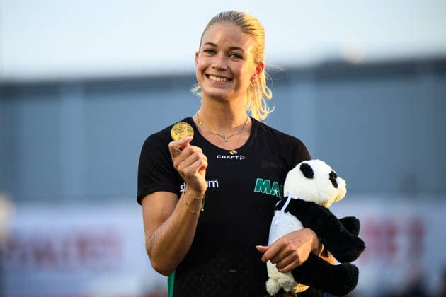 260724 Julia Henriksson, Malmö AI, jublar efter damernas 100 m under dag 1 av friidrotts-SM den 24 juli 2026 i Uppsala. *** July 24, 2026: Julia Henriksson of Malmö AI celebrates after the women’s 100-meter race on Day 1 of the Swedish Track and Field Championships on July 24, 2026, in Uppsala  Copyright: ARONxBROMAN BB260724AM095