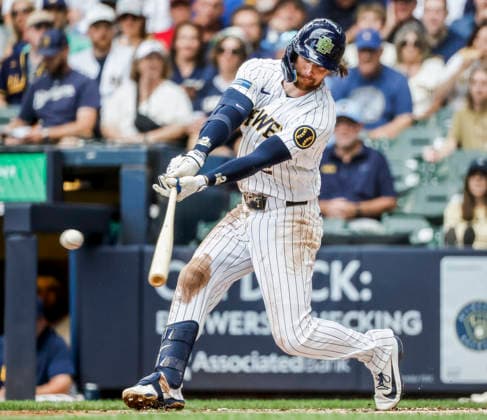 Milwaukee Brewers second baseman Brice Turang hits a single in the third inning of the MLB, Baseball Herren, USA game between the Colorado Rockies and the Milwaukee Brewers at American Family Field in Milwaukee, Wisconsin on Friday July 24, 2026.  MIL20260724818a TANNENxMAURY