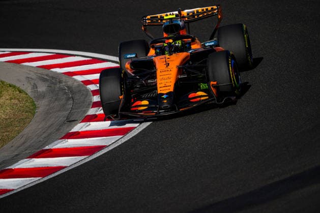 Lando Norris of Great Britain and McLaren , Practice, F1 Grand Prix of Hungary, am 24. July 2026 in Budapeste, Hungary. (Foto von Diogo Cardoso DeFodi Images) Lando Norris of Great Britain and McLaren , Practice, F1 Grand Prix of Hungary, Hungaroring on July 24, 2026 in Budapeste, Hungary. (Photo by Diogo Cardoso DeFodi Images) - *** Lando Norris of Great Britain and McLaren, Practice, F1 Grand Prix of Hungary, on July 24, 2026, in Budapest, Hungary. Photo by Diogo Cardoso DeFodi Images. Lando Norris of Great Britain and McLaren, Practice, F1 Hungarian Grand Prix, Hungaroring on July 24, 2026, in Budapest, Hungary. Photo by Diogo Cardoso, DeFodi Images