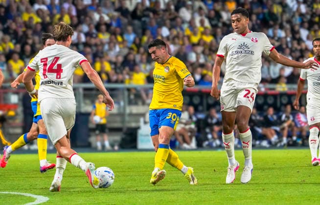 Deutschland: Fussball Testspiel Vereine 2026 2027, Freundschaftsspiel Eintracht Braunschweig vs Southampton FC Eintracht-Stadion (Braunschweig): Torchance Robin Heußer Robin Heusser (Eintracht Braunschweig, 30) Braunschweig *** Germany Soccer Friendly Matches Clubs 2026 2027, Friendly Match Eintracht Braunschweig vs. Southampton FC, Eintracht Stadium, Braunschweig, Scoring Chance by Robin Heußer (Robin Heusser), Eintracht Braunschweig, 30 Braunschweig Copyright: xAymanxAlahmedx