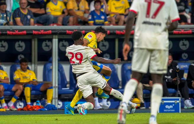 Deutschland: Fussball Testspiel Vereine 2026 2027, Freundschaftsspiel Eintracht Braunschweig vs Southampton FC Eintracht-Stadion (Braunschweig): Johan Gomez Johan Gomez (Eintracht Braunschweig, 44) Braunschweig *** Germany Soccer Friendly Matches Clubs 2026 2027, Friendly Match Eintracht Braunschweig vs. Southampton FC Eintracht Stadium Braunschweig Johan Gomez Johan Gomez Eintracht Braunschweig, 44 Braunschweig Copyright: xAymanxAlahmedx