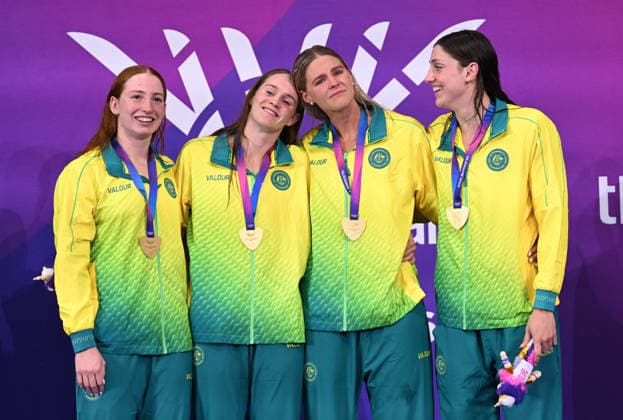 COM26 SWIMMING FINALS, (L-R) Mollie O Callaghan, Alex Perkins, Shayna Jack and Meg Harris of Australia during the medal ceremony after winning Gold in the Women™s 4 x 100m Freestyle Relay Final during the Glasgow 2026 Commonwealth Games at the Tollcross International Swimming Centre in Glasgow, Scotland, Friday, July 24, 2026. ( NO ARCHIVING, EDITORIAL USE ONLY Glasgow Scotland United Kingdom  Copyright: xDEANxLEWINSx 20260725132609576167