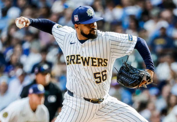 Milwaukee Brewers relief pitcher Grant Anderson throws in the seventh inning of the MLB, Baseball Herren, USA game between the Colorado Rockies and the Milwaukee Brewers at American Family Field in Milwaukee, Wisconsin on Friday July 24, 2026.  MIL20260724824 TANNENxMAURY