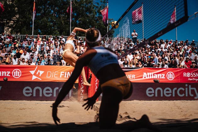 Beachvolleyball Frauen Allianz German Beach Club Finals Die Finals 2026 Hannover Eintracht Spontent vs. Berlin Reciycling Volleys 24.07.2026 v.l. Louisa Lippmann und Melanie Paul Hannover Opernplatz Niedersachsen Deutschland *** Women s Beach Volleyball Allianz German Beach Club Finals The 2026 Finals Hannover Eintracht Spontent vs. Berlin Recycling Volleys July 24, 2026, featuring Louisa Lippmann and Melanie Paul, Opernplatz, Hannover, Lower Saxony, Germany