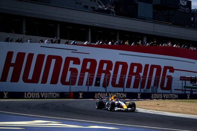 24.07.2026, HUN, Motorsport, FIA Formel 1 Weltmeisterschaft, Freies Training, Saison 2026, Hungaroring Budapest, Großer Preis von Ungarn Liam Lawson ( Visa Cash App Racing Bulls F1 Team, Neuseeland, 30 ) im VCARB 03 vor Hungaroring Branding in Kurve 2, Mogyorod Hungaroring Pest Ungarn *** July 24, 2026, HUN, Motorsports, FIA Formula 1 World Championship, Free Practice, 2026 Season, Hungaroring, Budapest, Hungarian Grand Prix, Liam Lawson, Visa Cash App Racing Bulls F1 Team, New Zealand, No. 30 in the VCARB 03, in front of the Hungaroring branding at Turn 2, Mogyorod, Hungaroring, Pest, Hungary Copyright: xNordphotox xMemmlerx