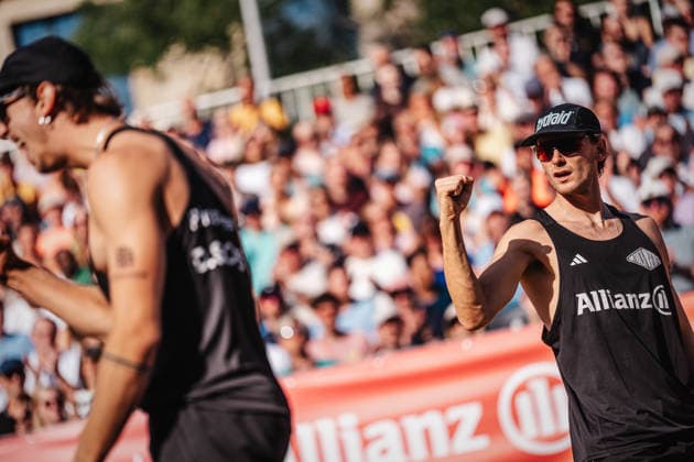 Beachvolleyball Männer Allianz German Beach Club Finals Die Finals 2026 Hannover Olympischer Eintracht Sponten vs. Hauptstadt Beacher 24.07.2026 v.l. Lukas Pfretzschner und Paul Henning jubeln Hannover Opernplatz Niedersachsen Deutschland *** Men s Beach Volleyball Allianz German Beach Club Finals The 2026 Finals Hanover Olympic Sport Eintracht Sponten vs. Hauptstadt Beacher July 24, 2026 Photo by Lukas Pfretzschner and Paul Henning celebrating at Opernplatz in Hanover, Lower Saxony, Germany