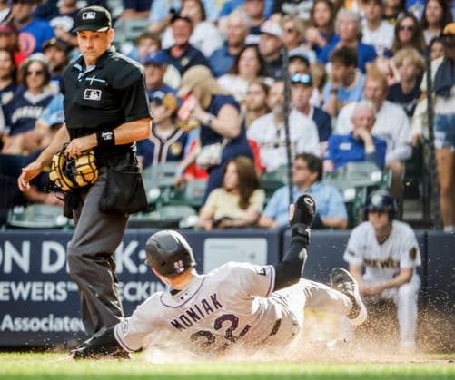 Home plate umpire David Rackley watches as Colorado Rockies designated hitter Mickey Moniak scores on a double hit by Colorado Rockies pinch hitter TJ Rumfield in the seventh inning of the MLB, Baseball Herren, USA game between the Colorado Rockies and the Milwaukee Brewers at American Family Field in Milwaukee, Wisconsin on Friday July 24, 2026.  MIL20260724826 TANNENxMAURY