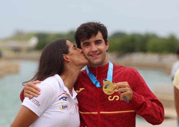 July 24, 2026, Oklahoma City, Oklahoma, USA: DOMINIKA BRZESKA of Poland and her partner MIQUEL TRAVE of Spain gold medalist of Men s Canoe on 2026 ICF Canoe Slalom World Championships, Oklahoma City, USA. Oklahoma City USA - ZUMAc278 20260724_zsp_c278_041 Copyright: xMarcinxCholewinskix