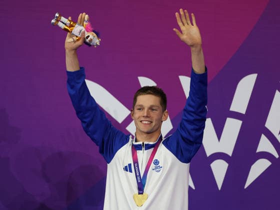 July 24, 2026, Glasgow, Scotland, Great Britain: DUNCAN SCOTT of Scotland poses with his gold medal during the Men s 200m Individual Medley Medal Ceremony of the Commonwealth Games Glasgow 2026 at the Tollcross International Swimming Centre in Glasgow, Scotland Glasgow Great Britain - ZUMAc179 20260724_zep_c179_424 Copyright: xMickaelxChavetx