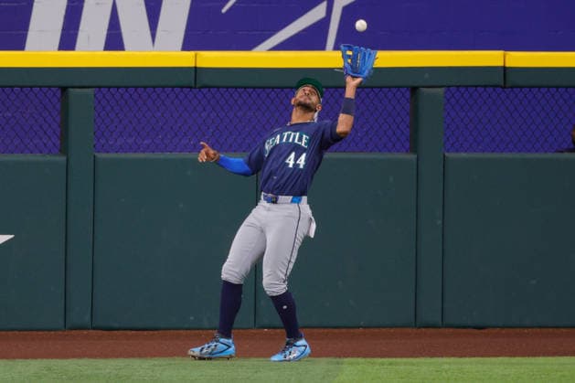 July 24, 2026, Arlington, Texas, USA: Seattle Mariners center fielder JULIO RODRIGUEZ (44) catches a fly ball in a baseball game, Friday, July 24, 2026, in Arlington, Texas. Arlington USA - ZUMAa325 20260724_zsa_a325_010 Copyright: xDavidxBalleringxIix