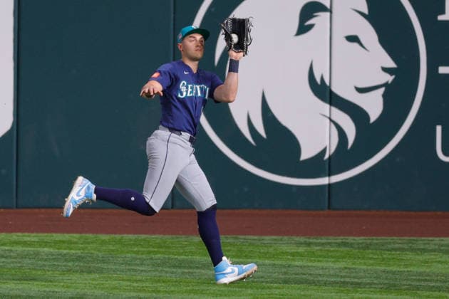 July 24, 2026, Arlington, Texas, USA: Seattle Mariners right fielder DOMINIC CANZONE (8) catches a fly ball in the sixth inning during a baseball game, Friday, July 24, 2026, in Arlington, Texas. Arlington USA - ZUMAa325 20260724_zsa_a325_021 Copyright: xDavidxBalleringxIix